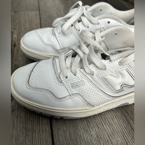 New Balance 550 White Women’s Size 7 – Classic Retro Basketball Sneaker - Picture 9 of 16